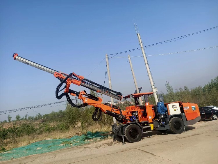 铁建重工全电脑三臂凿岩台车 智能装备赋能隧道施工新变革